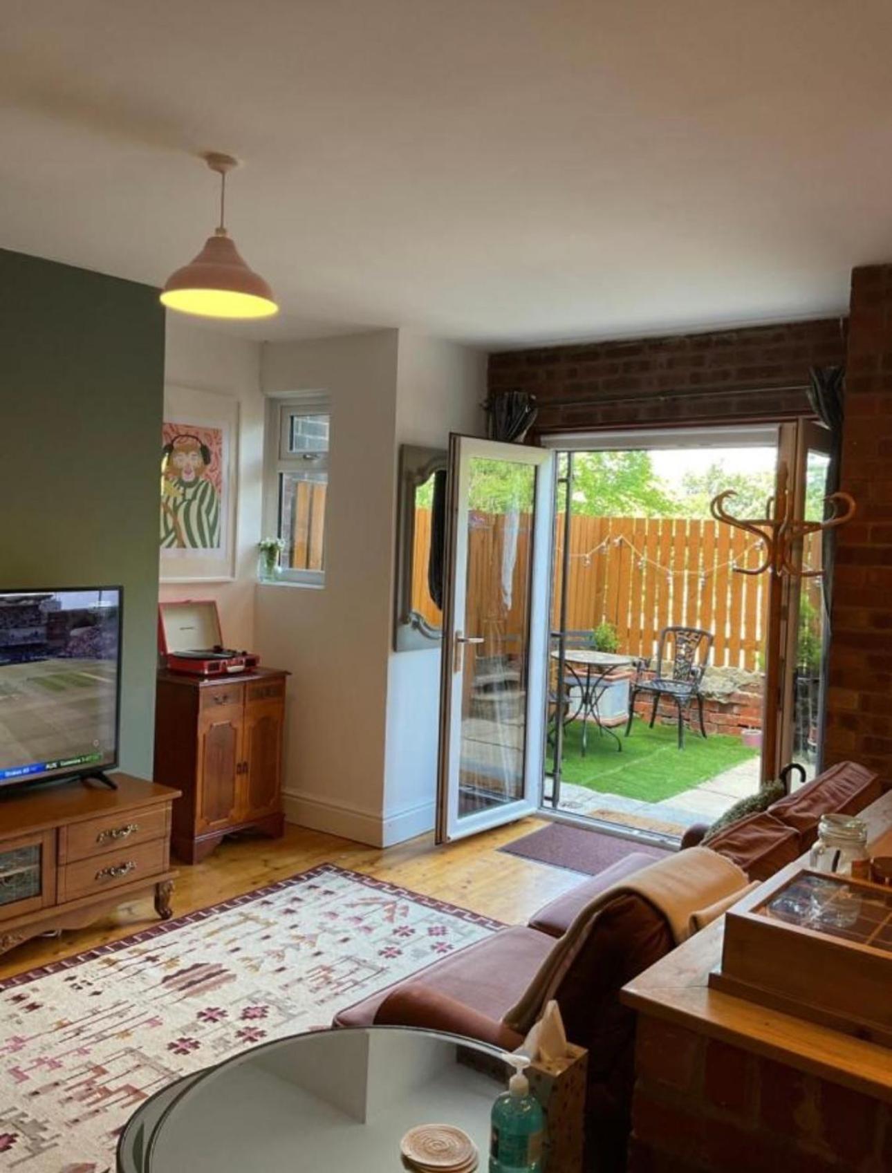 Rock - Free Parking & Wifi Near Centre Apartment *