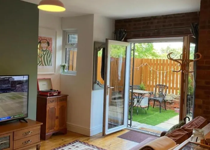 Rock Studio - Free Parking & Wifi Near City Centre